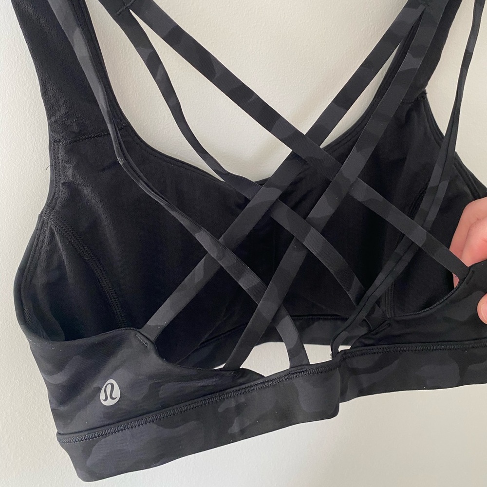 like-new lululemon camo bra - 6